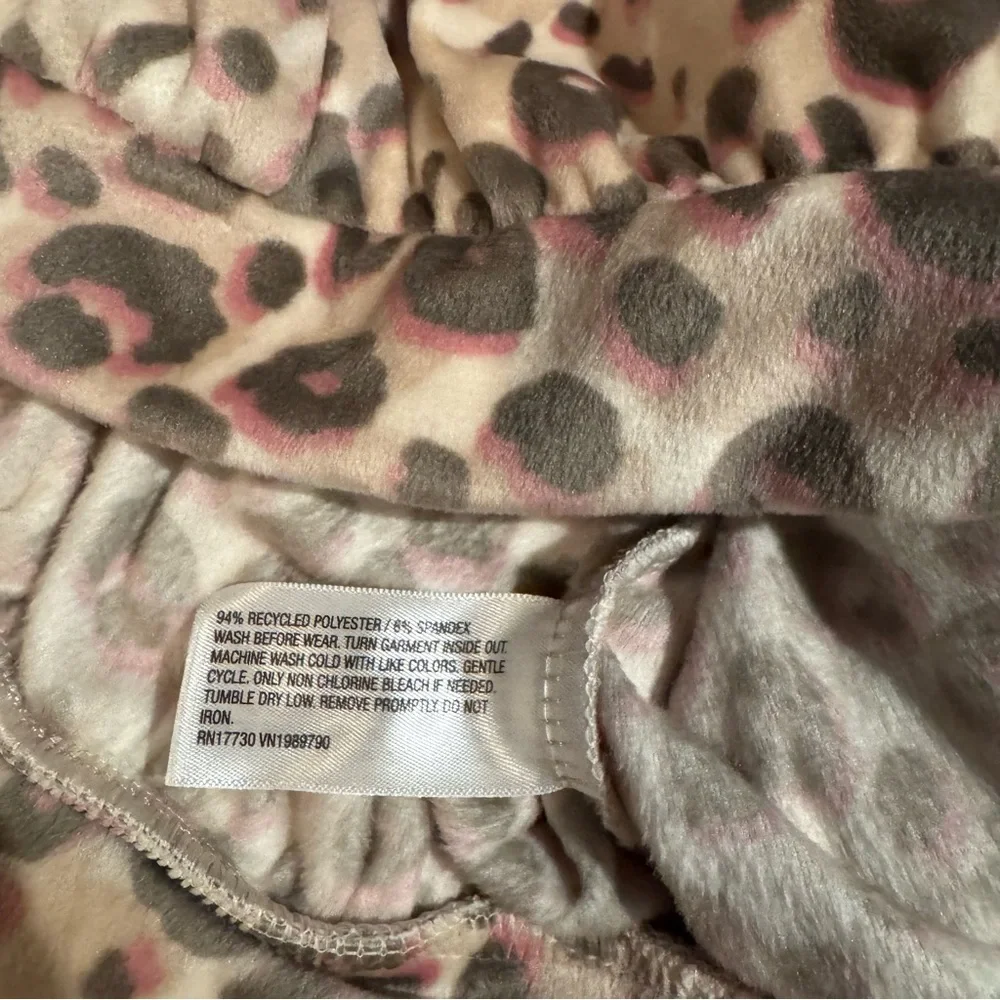 Cat‎ & Jack Girls 2T Leopard Velour Jogger Outfit Set